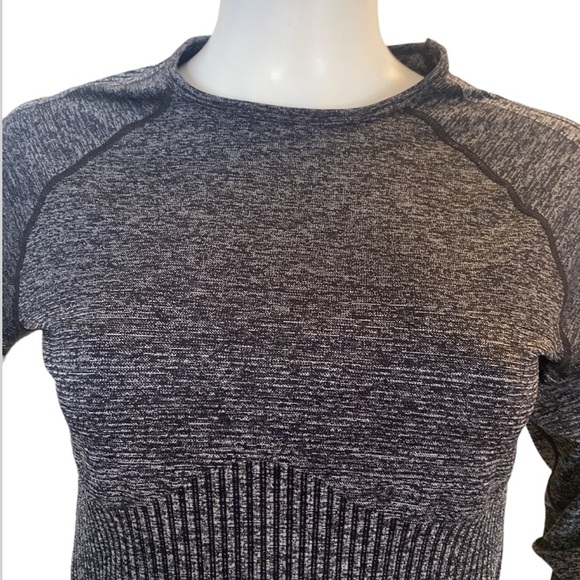 Fabletics Crop Top Stretchy / Med. - Picture 10 of 16